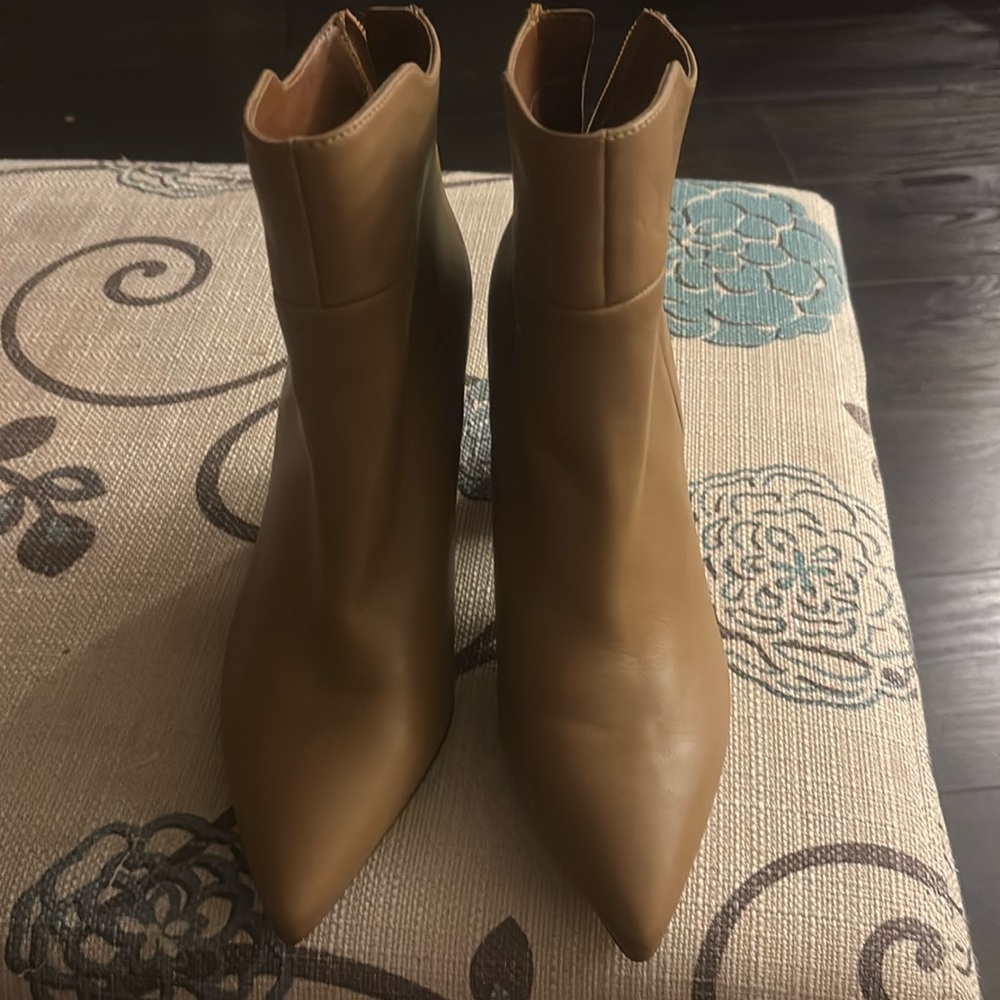 NWOT Franco sarto womens booties.